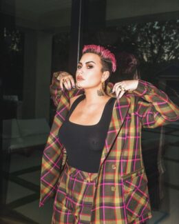 Demi Lovato Wallpaper