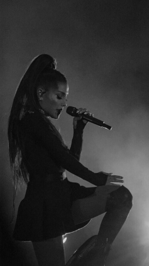 Ariana Grande Wallpaper