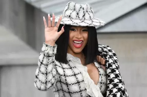 Background Cardi B Wallpaper