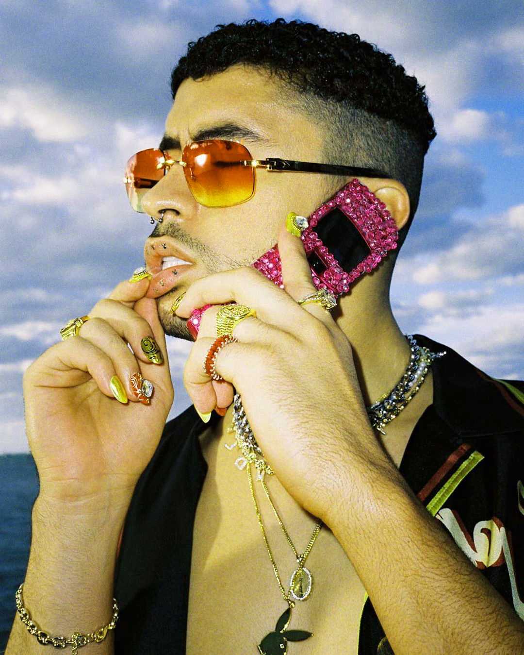 Background Bad Bunny Wallpaper