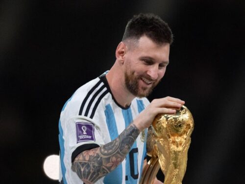 Background Messi Lifting World Cup Wallpaper