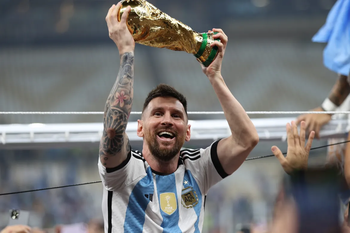Messi Lifting World Cup Desktop Wallpaper