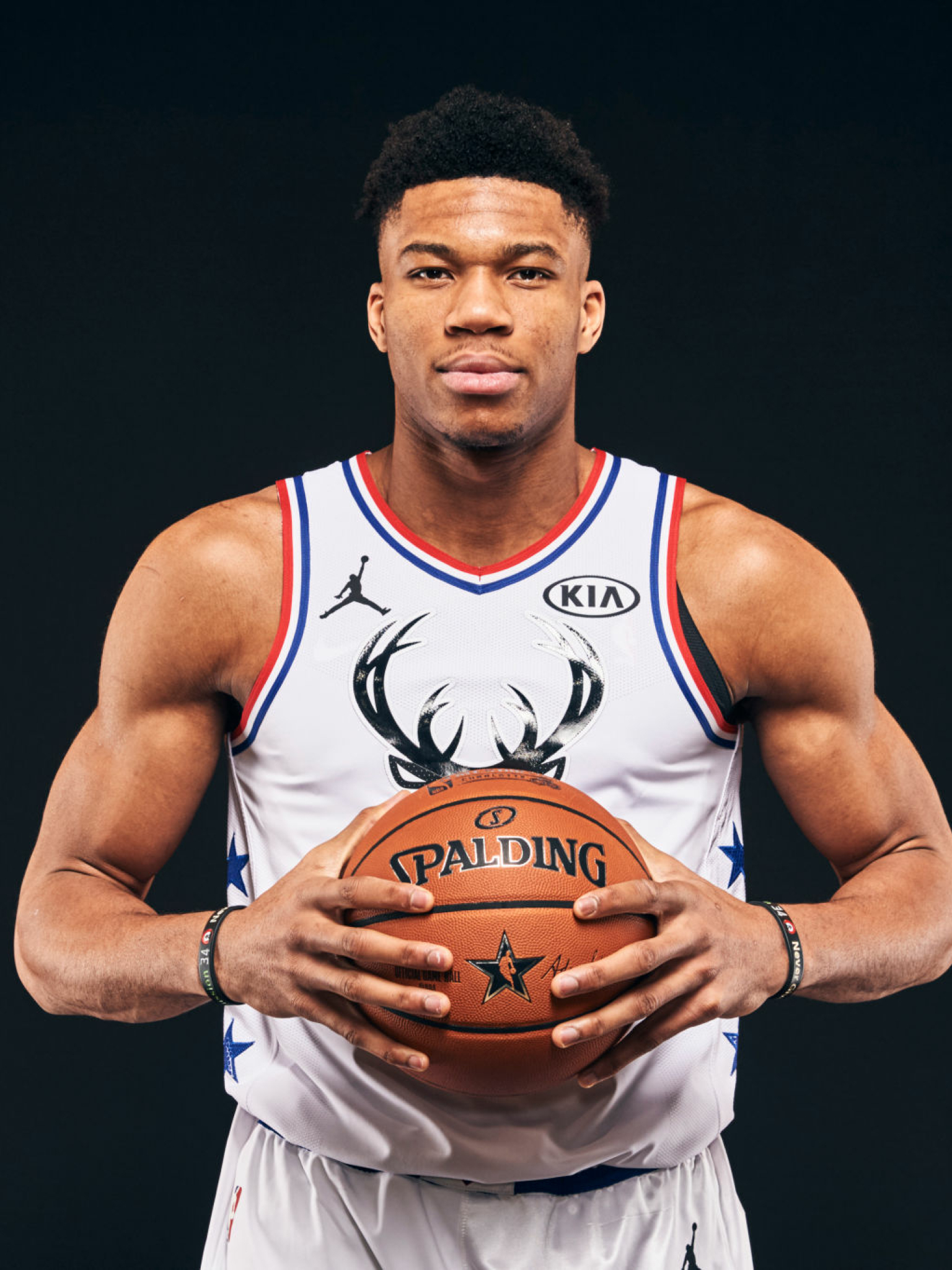 Background Giannis Antetokounmpo Wallpaper