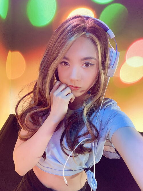 Background Pokimane Wallpaper