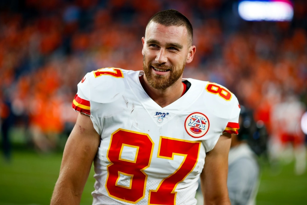 Travis Kelce Desktop Wallpaper