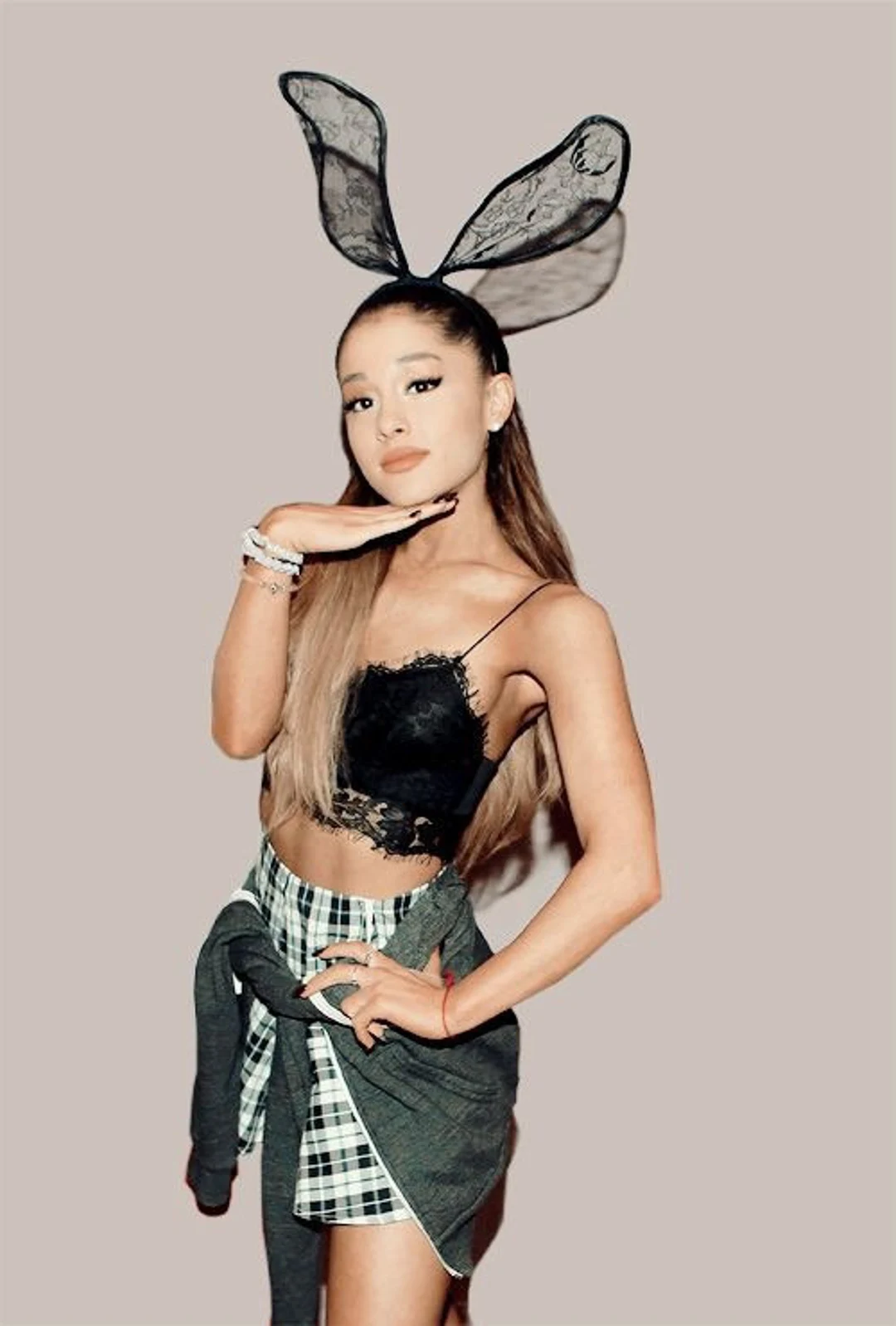 Background Ariana Grande Wallpaper