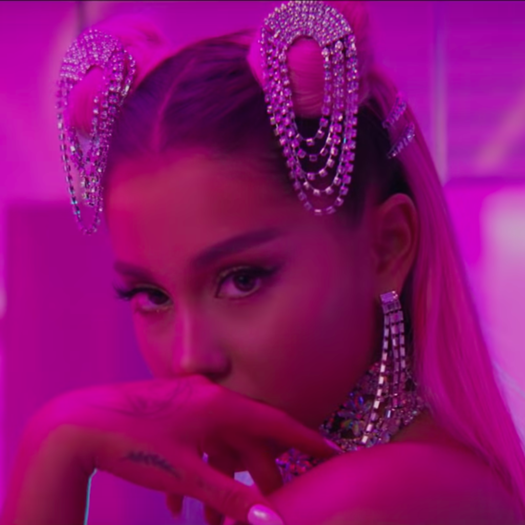Background Ariana Grande Wallpaper