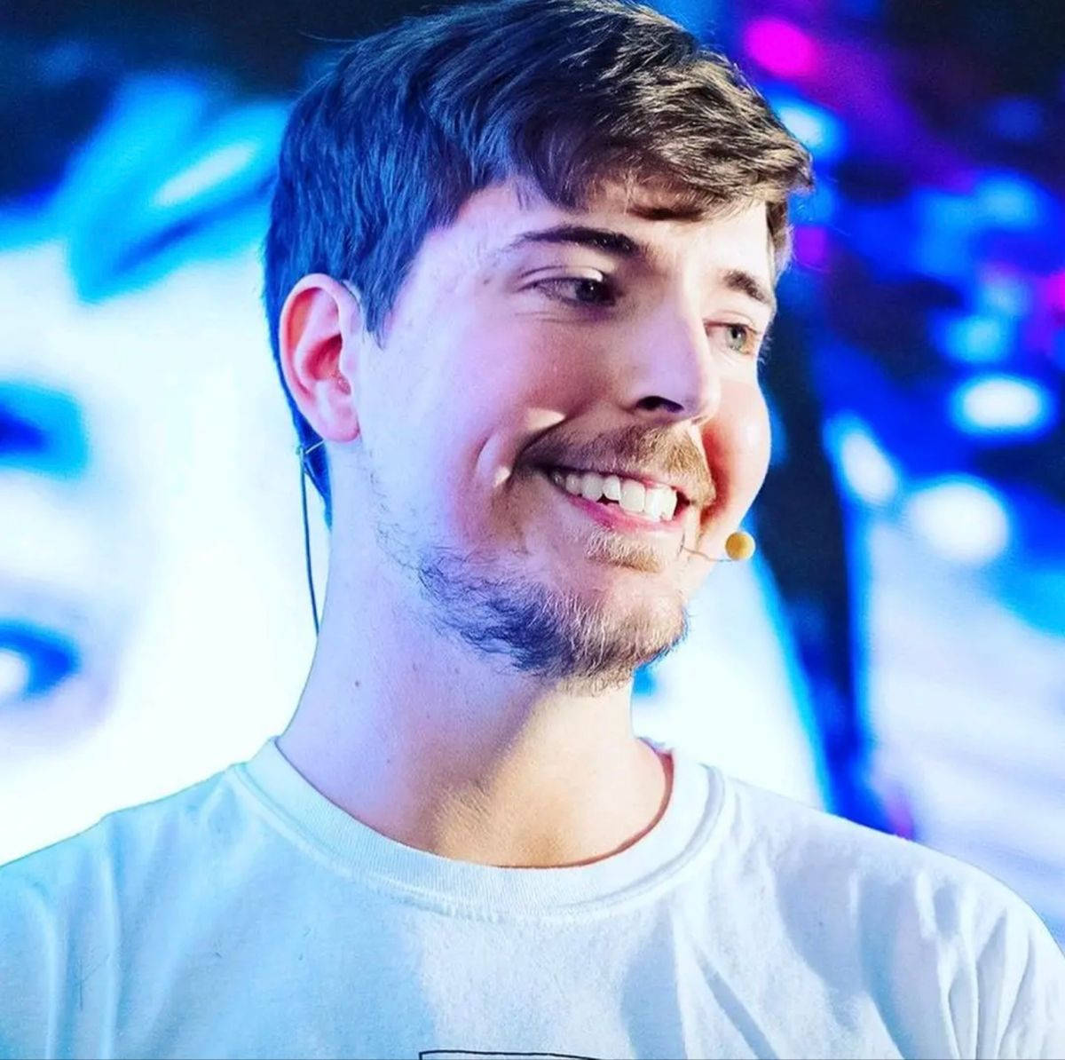 Backgroınd MR Beast Wallpaper