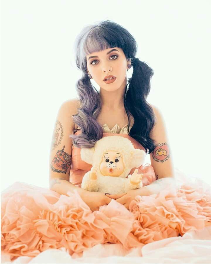 Background Melanie Martinez Wallpaper