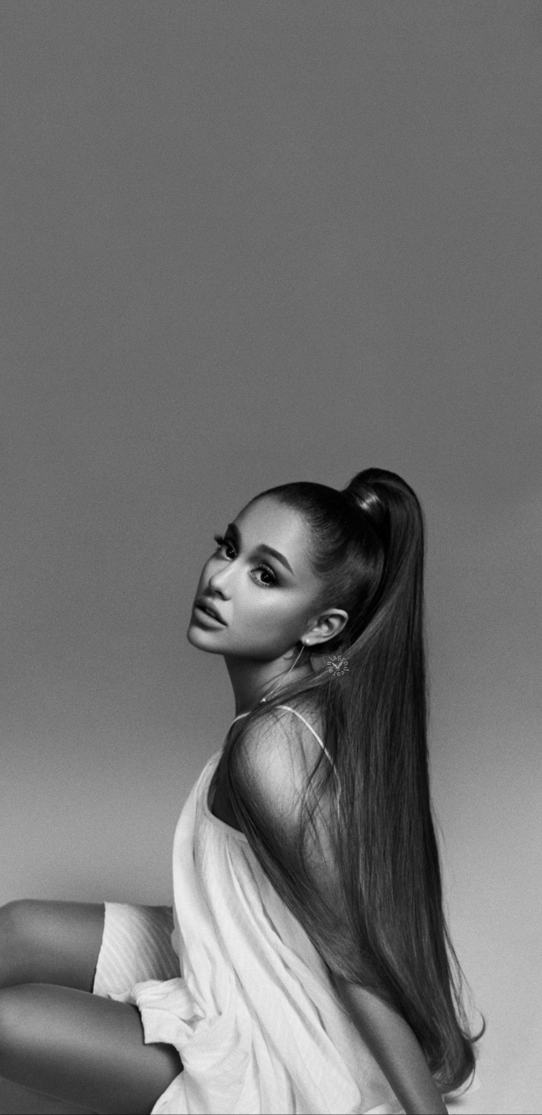 Background Ariana Grande Wallpaper