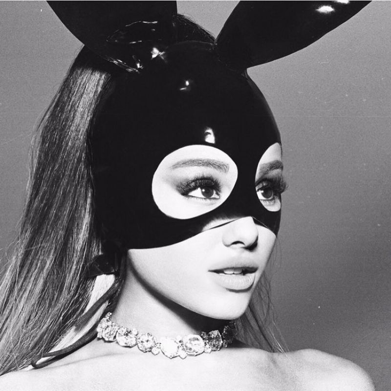 Background Ariana Grande Wallpaper