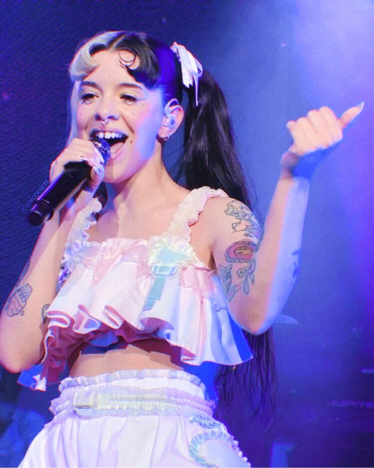 Background Melanie Martinez Wallpaper