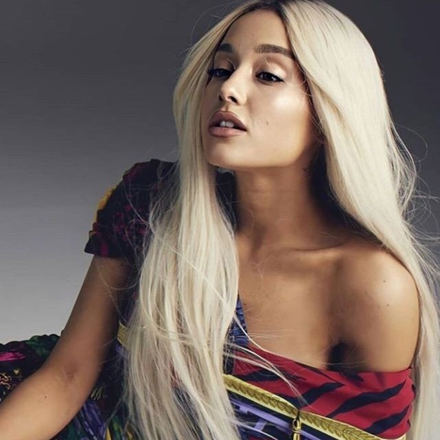 Background Ariana Grande Wallpaper