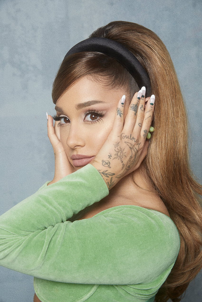 Background Ariana Grande Wallpaper