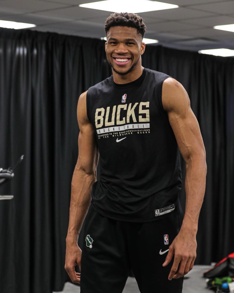 Giannis Antetokounmpo Wallpaper