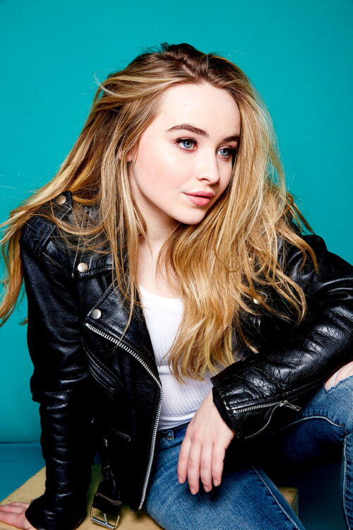 Background Sabrina Carpenter Wallpaper