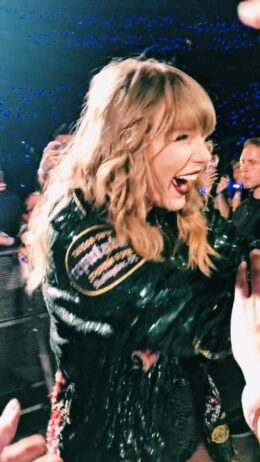 Background Taylor Swift Wallpaper